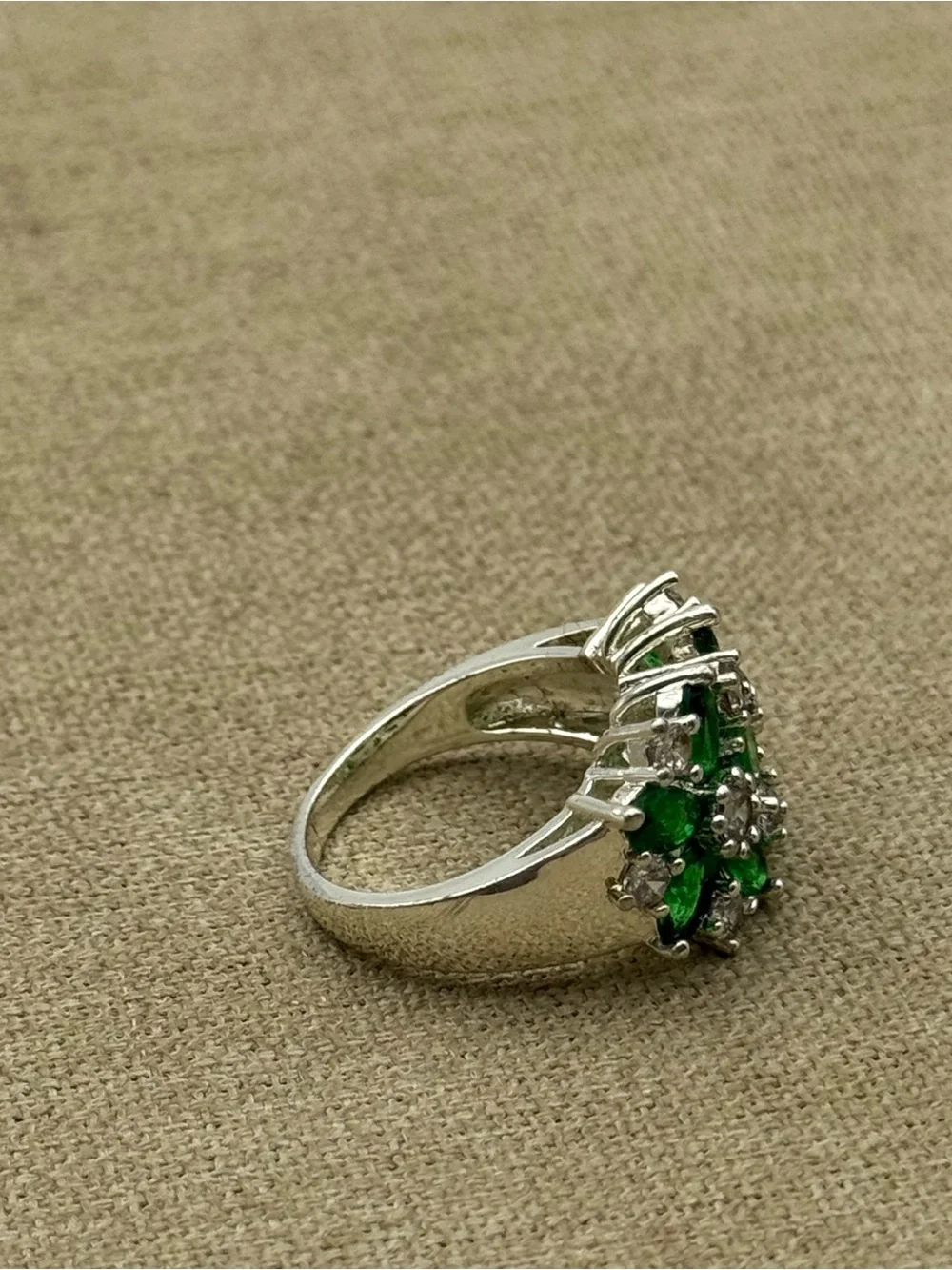 Emerald green glass Cluster Silver tone Ring